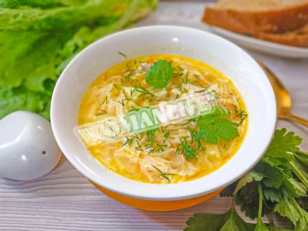 Кучерявий суп з яйцем