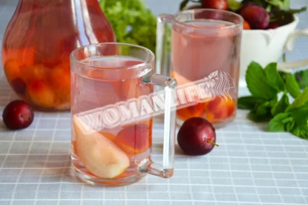 Компот з груш і слив