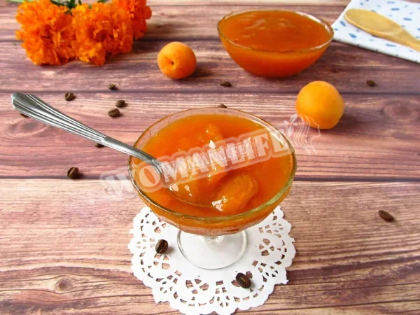 Абрикосове варення з кавовими зернами