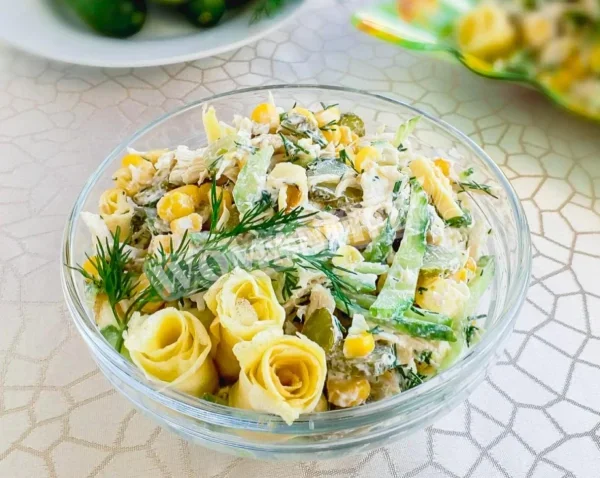 Салат з млинцями і куркою