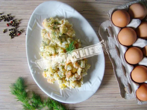 Салат з копченої риби з картоплею