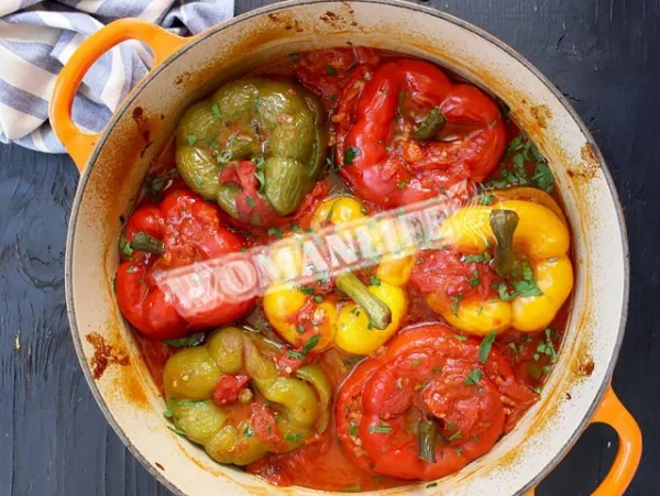 Пісний фарширований перець з рисом і грибами в духовці