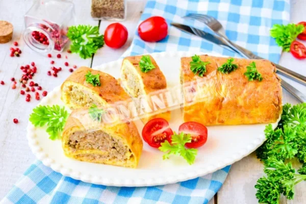 Рулет з кабачків з фаршем в духовці