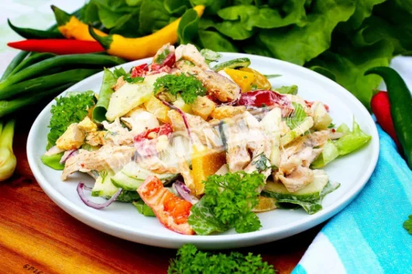 Салат зі смаженої курки