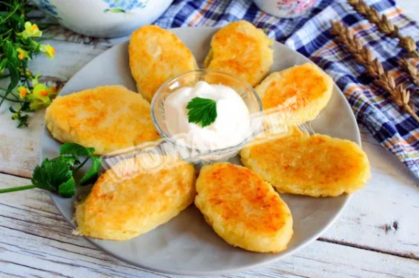 Картопляні пиріжки, смажені на сковороді