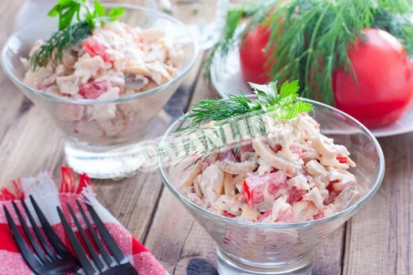 Салат Алекс з куркою і печерицями