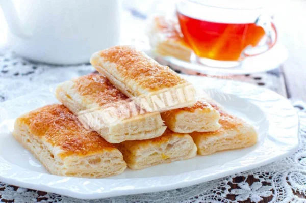 Язички з листкового тіста з цукром