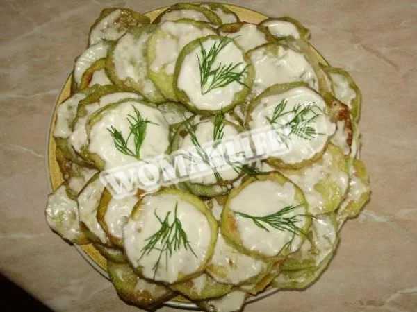 Прості і смачні кабачки з часником