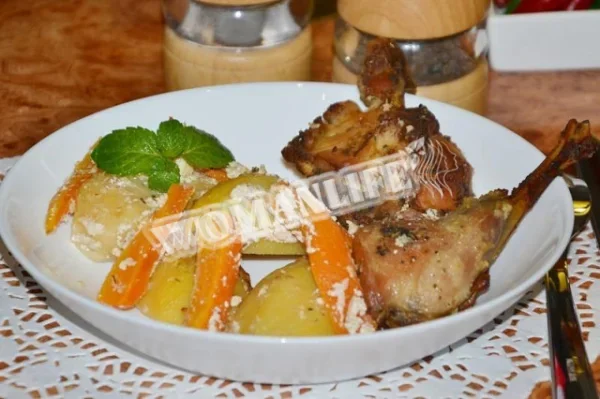 Запечений кролик з овочами в духовці