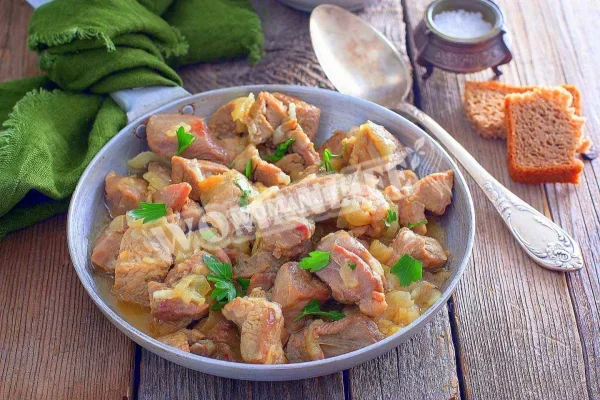 Індичка на сковороді соковита і м'яка - просто і смачно