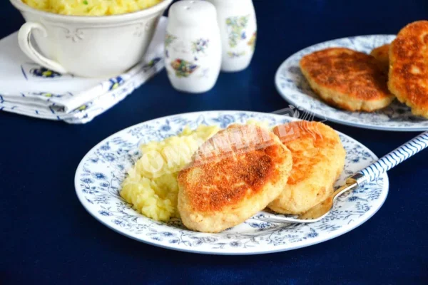 Котлети з курячого фаршу на сковороді