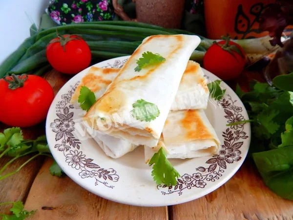 Лаваш на сковороді з сиром
