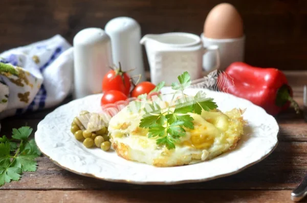 Яєчня з беконом і сиром в духовці