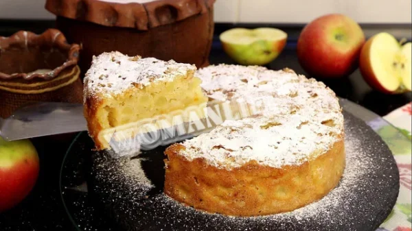 Яблучний пиріг Шарлотка з родзинками