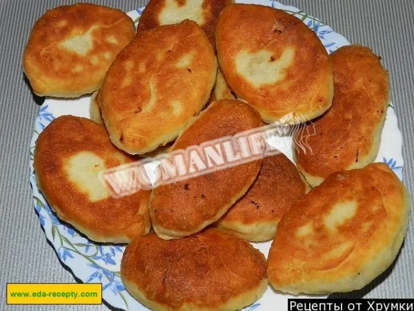 Пиріжки на кефірі з несолодкою начинкою, смажені на сковороді