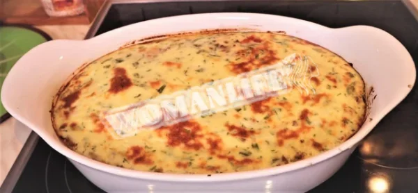 Мусака з бараниною, помідорами і зеленню