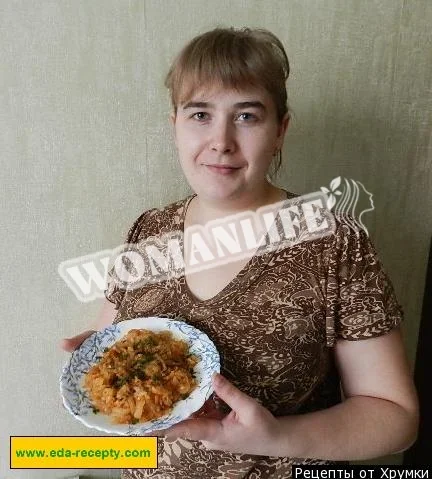 Смажені капуста, помідори та морква на сковороді