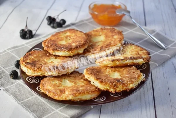 Сирники з манкою і сиром, смажені на сковороді