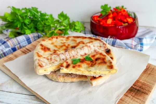 Оладка з сиром на сковороді