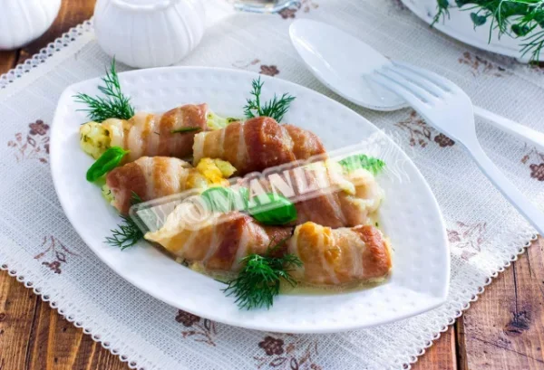 Закуска бекон з сиром в духовці