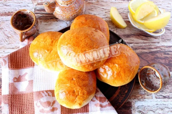 Булочки з яблуками з дріжджового тіста
