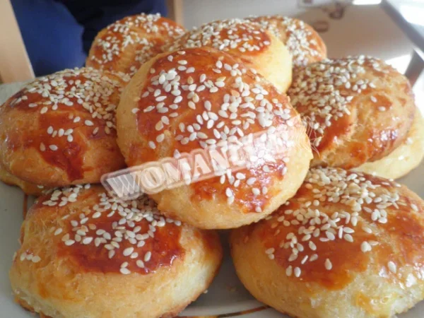 Булочки з ковбасним сиром на сухих дріжджах