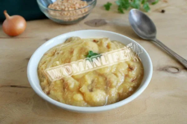 Горохова каша з тушонкою