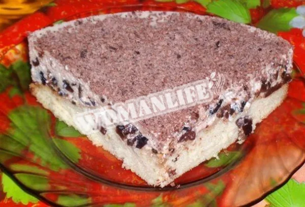 Торт з чорносливом зі сметаною і горіхами