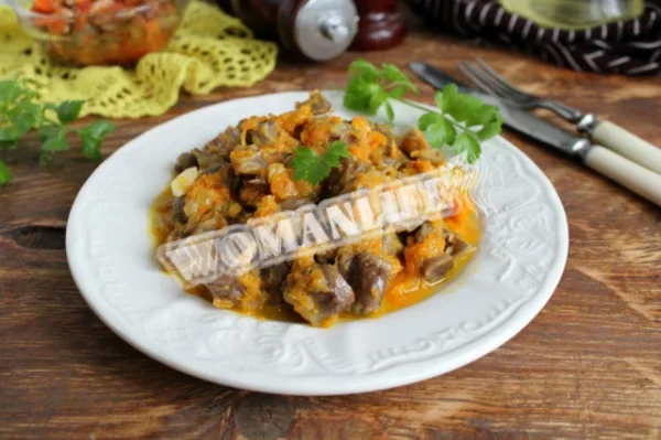 Курячі шлунки на сковороді