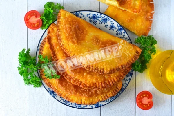 Чебуреки з курячим фаршем