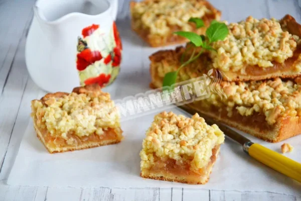 Пісочна шарлотка з яблуками