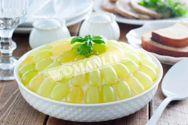 Салат Тіффані з виноградом і куркою