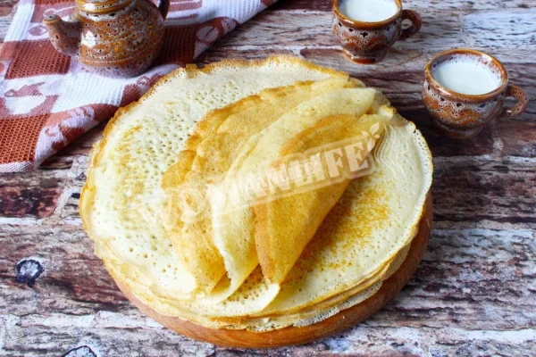 Млинці на дріжджах і молоці з дірочками