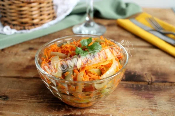 Салат з морквою та солоними огірками