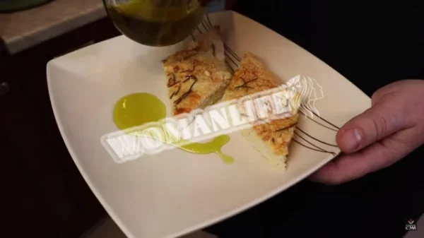 Фокачча з пармезаном і розмарином