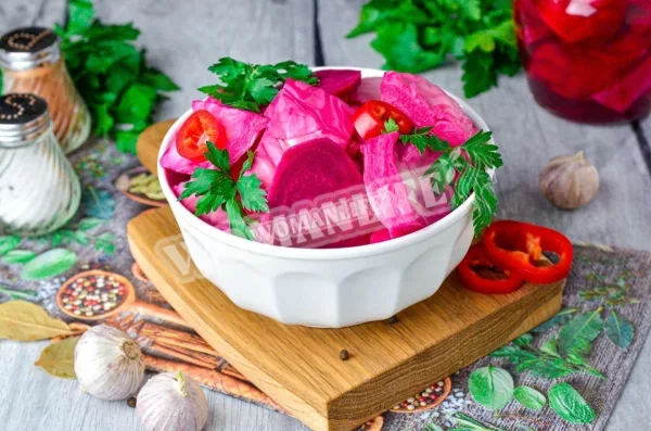 Маринована капуста швидкого приготування з буряком