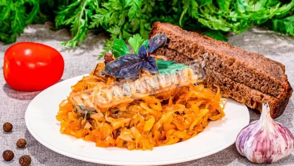 Класичний бігус з квашеної капусти