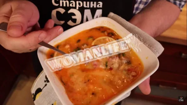 Солянка зі свининою, яловичиною та куркою