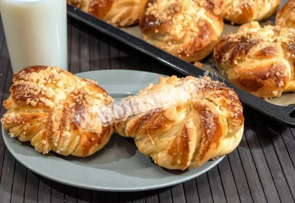 Масляні пончики зі стрейсельською крихтою