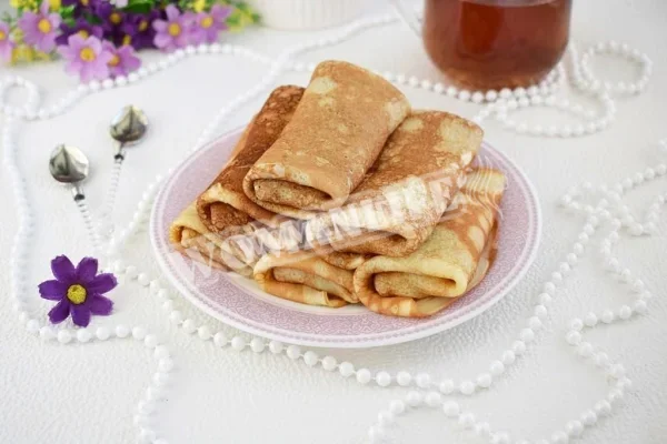 Млинці з банановою начинкою