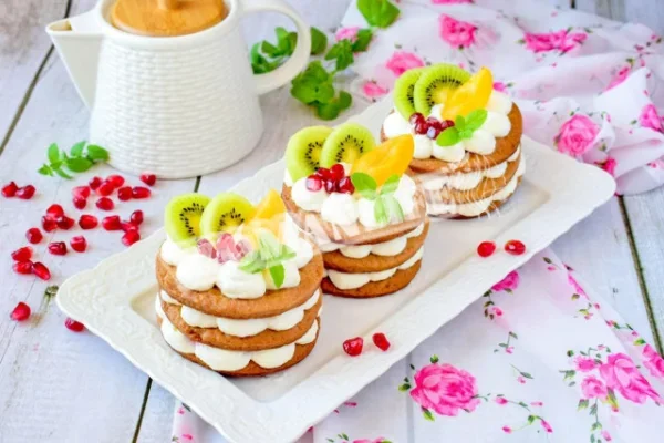 Медові коржі з кремом