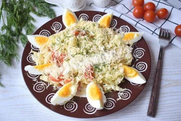 Салат з пекінської капусти з помідорами