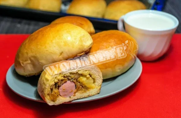 Пиріжки з картоплею, капустою та ковбасою