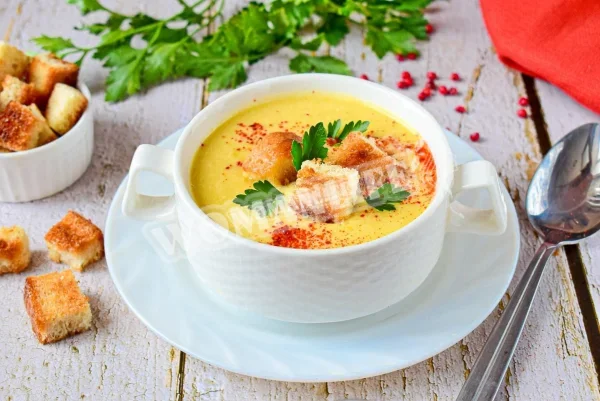 Вершковий суп з кабачків з вершками