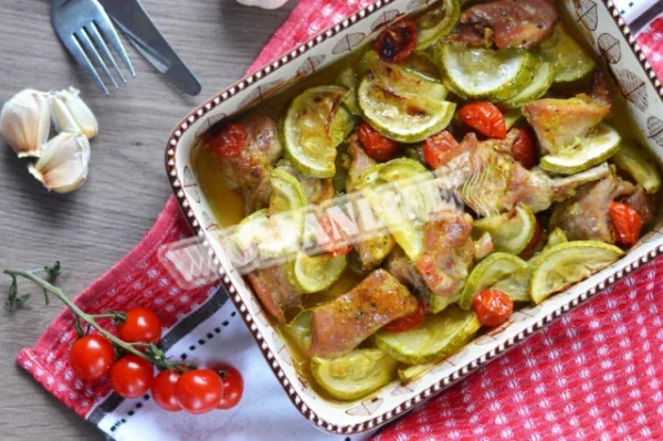 Індичка з кабачками в духовці