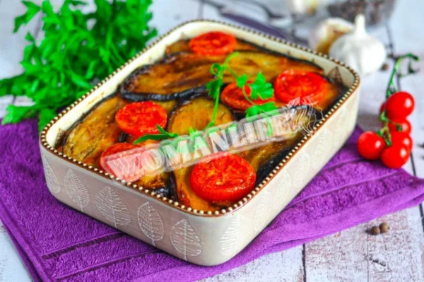 Мусака з картоплею, баклажанами та фаршем