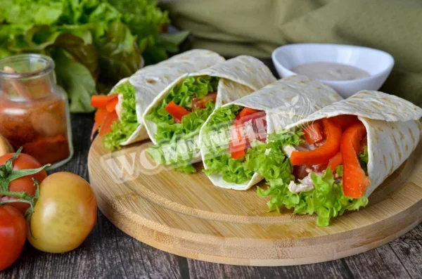 Домашня коржик з куркою та овочами
