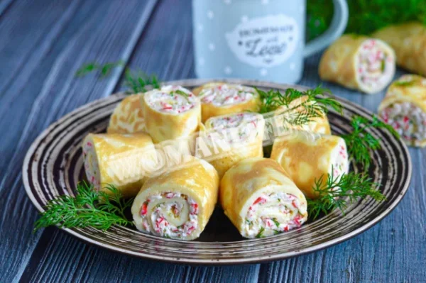 Яєчні рулетики з начинкою