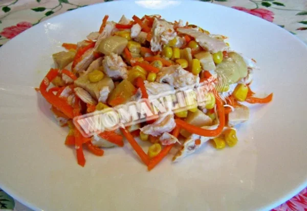 Салат з куркою та корейською морквою та маринованими грибами