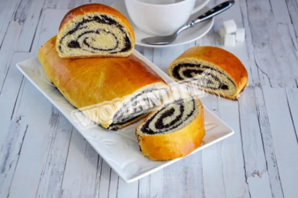Рулет дріжджовий з маком